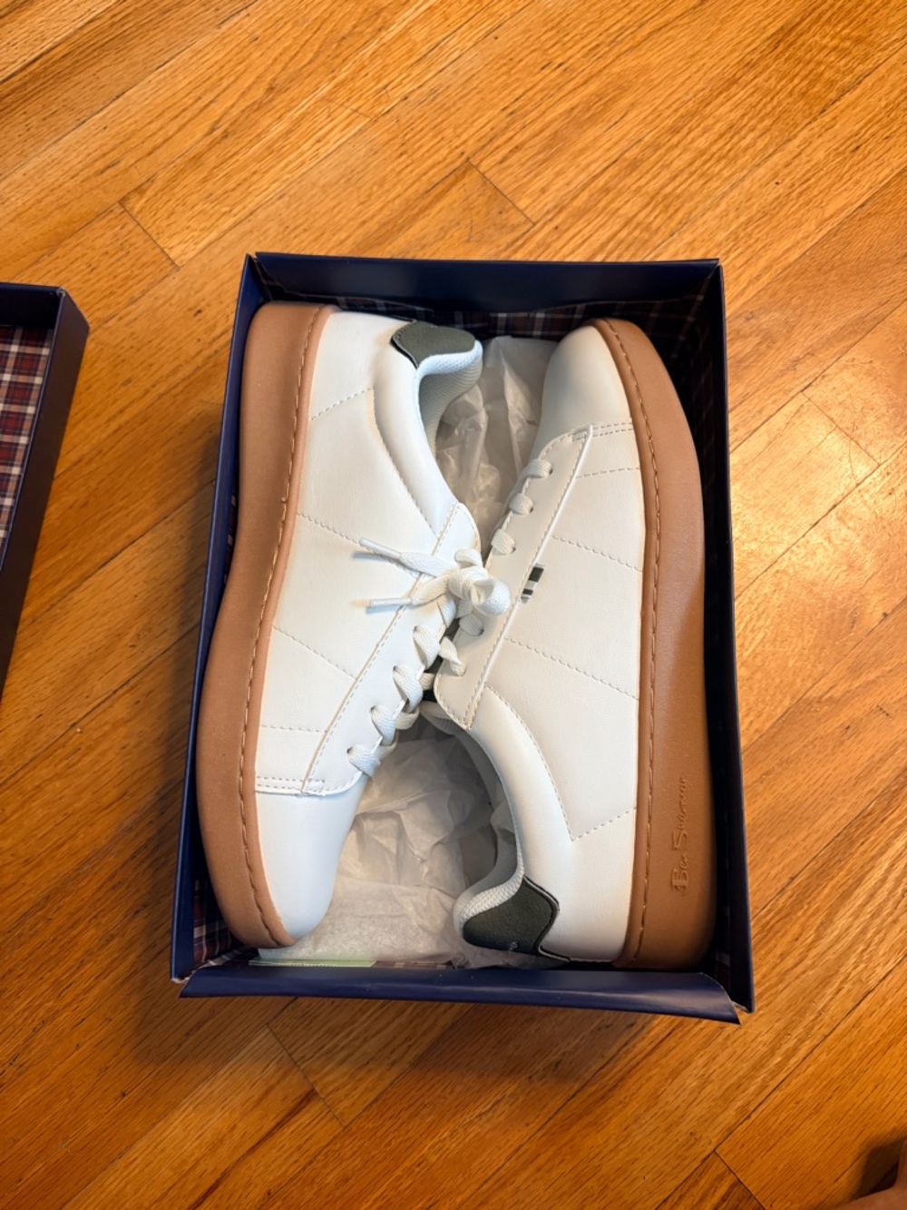 Ben Sherman White Sneakers with Gum Sole